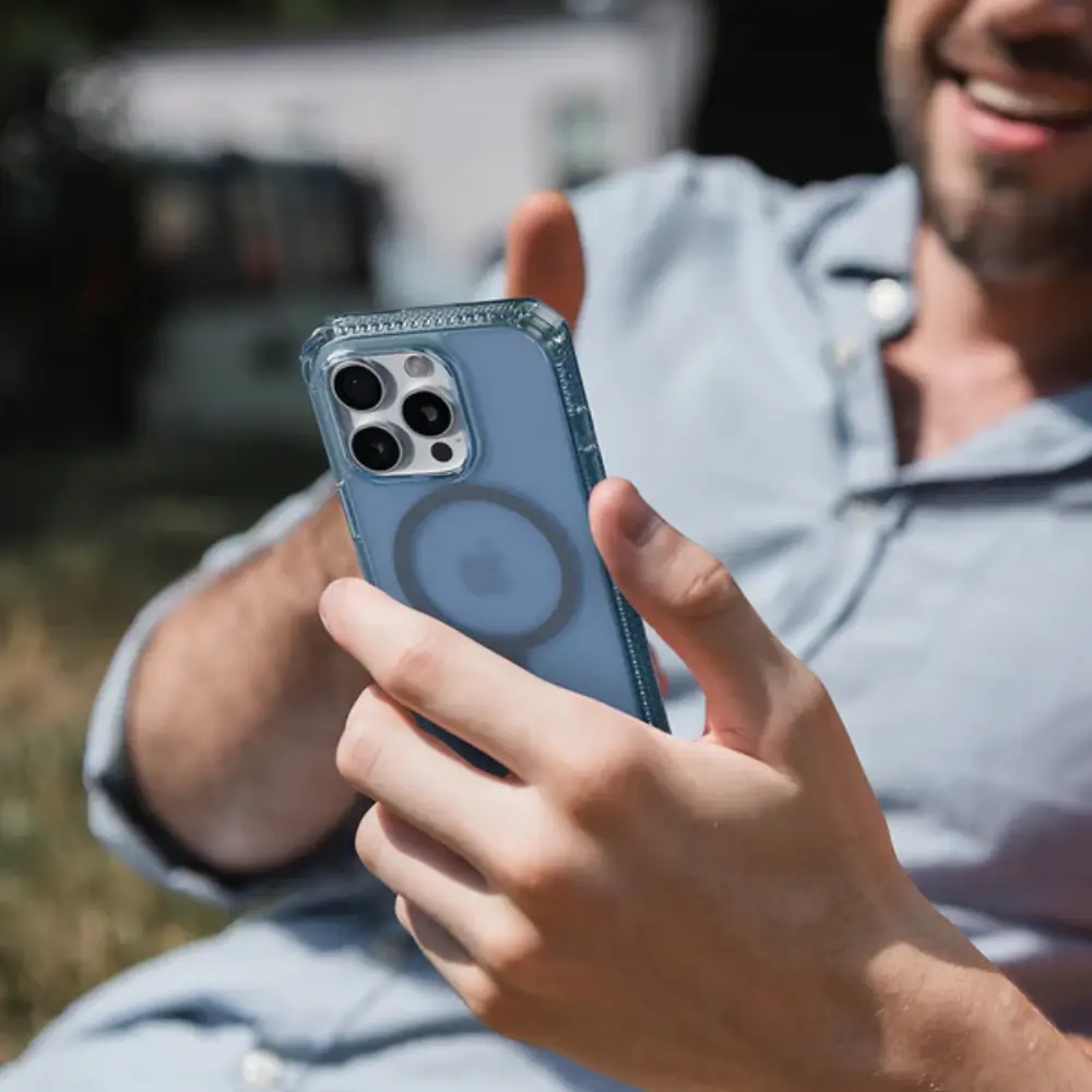 Case ItSkins Hybrid R Vapor con MagSafe para iPhone 16 Pro - Azul - Image 6